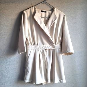 NWOT LAPEL COLLAR QUARTER SLEEVE TAN BELTED ROMPER SIZE S